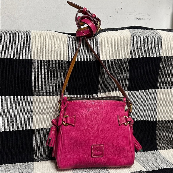 Dooney & Bourke great shape mini Florentine hot pink smooth pebbled leather bag - Picture 3 of 14